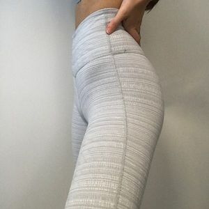 FREE SHIPPING💸 White Patterned Leggings/Yoga Pants [Lululemon]